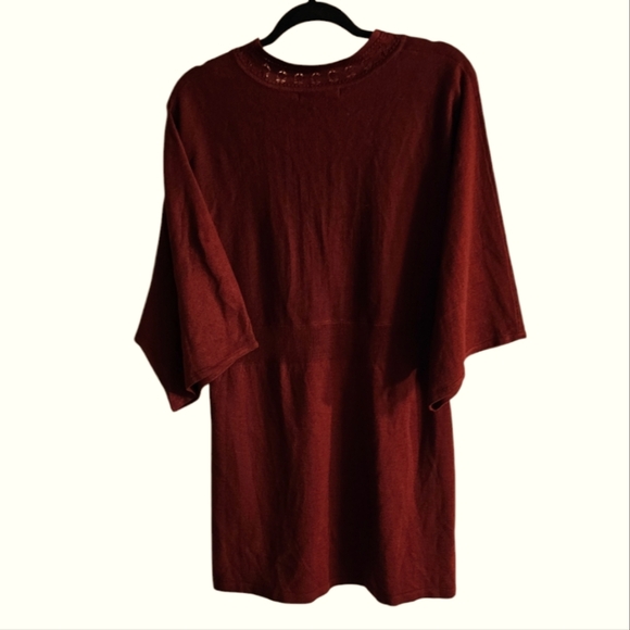 Susie in the City. Women's Half Sleeves Sweater. Burgandy. Size Large. - Picture 2 of 2
